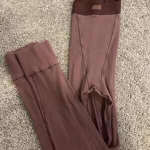 SKIMS Ribbed Leggings in Dusty Rose